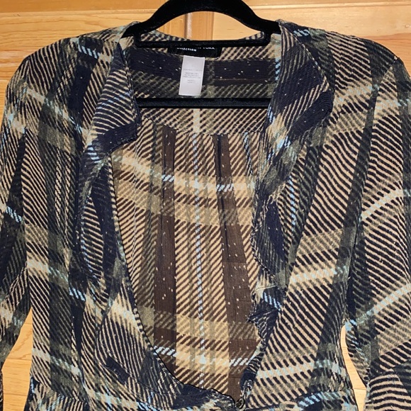 Jones New York Collection Ultra Sheer  Ruffled Neck Line & Sleeves 100% Silk - Picture 2 of 9